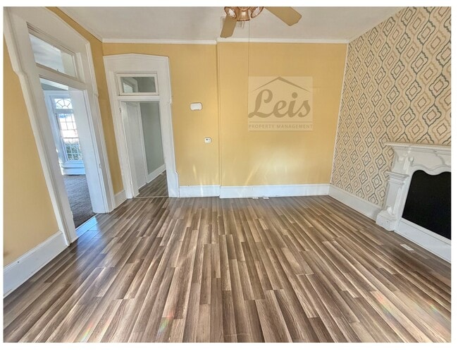 Building Photo - 502 E 5th St