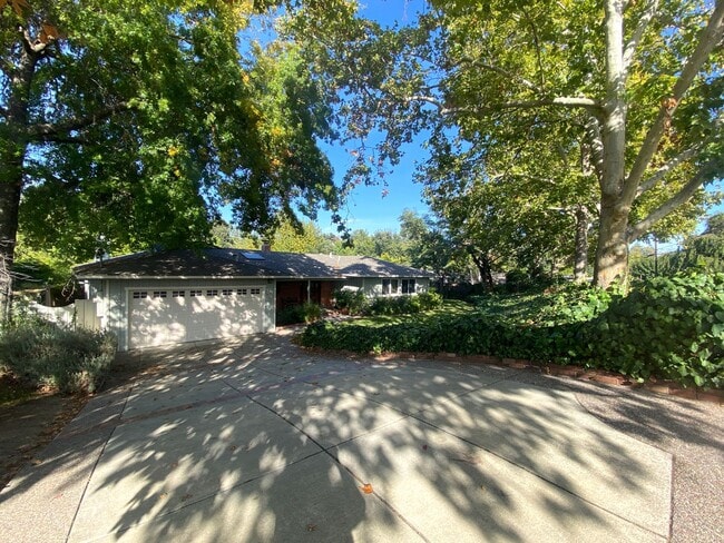 Building Photo - Pleasanton Heights 3BD, 2BA, Single Story, Great Location near downtown, Top Schools