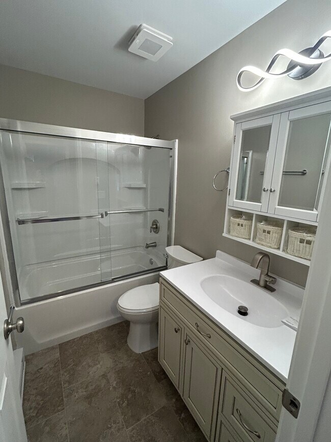 Building Photo - 5452 Dunmore Dr