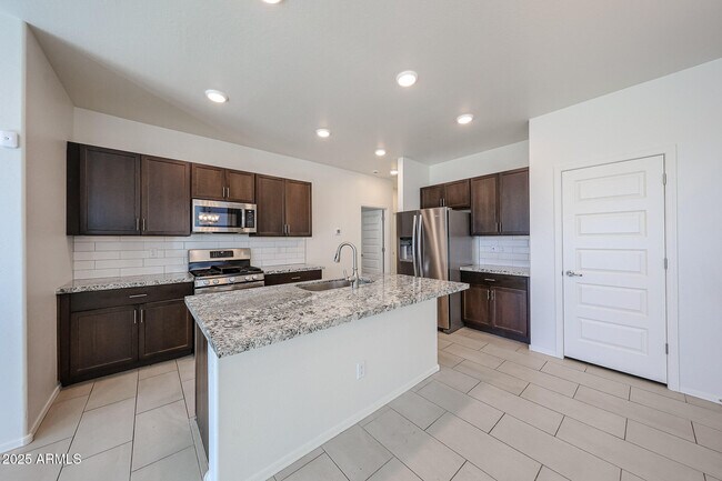 Building Photo - 14651 W Valentine St