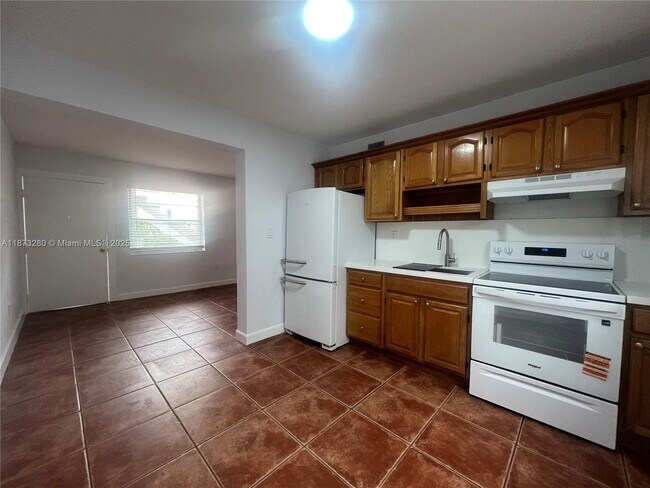 Primary Photo - 1651 SW 2nd St