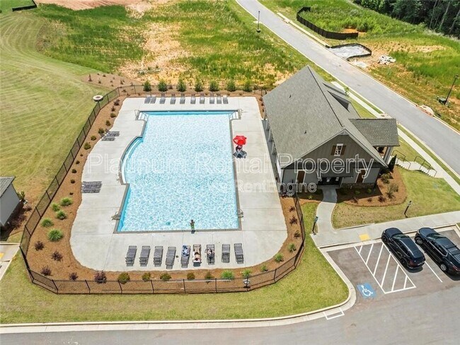 Building Photo - 4579 Silver Oak Dr SW