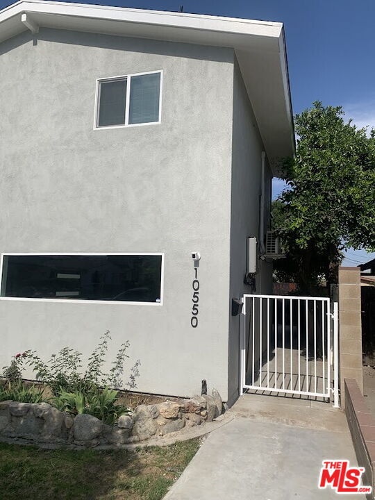 Building Photo - 10550 Collett Ave