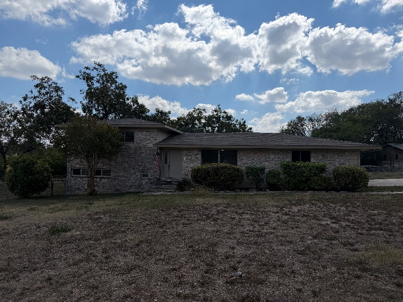 Primary Photo - 1236 E Live Oak Rd