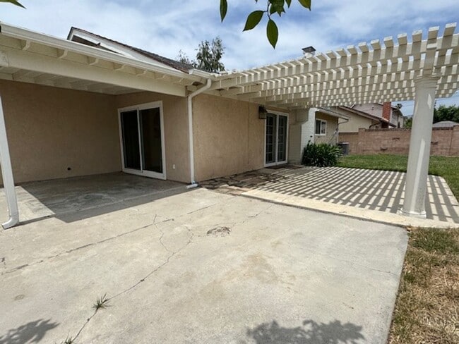 Building Photo - One story home in Simi Valley