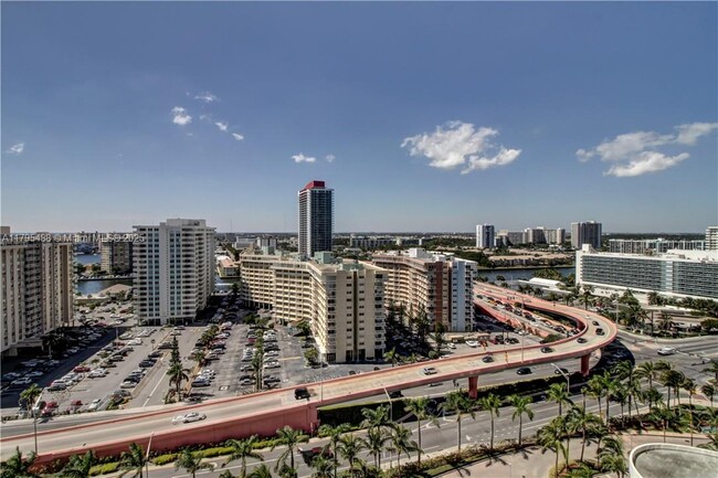 Building Photo - 1830 S Ocean Dr