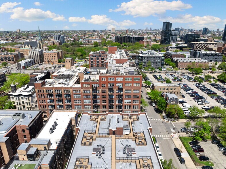 Building Photo - 1500 W Monroe St