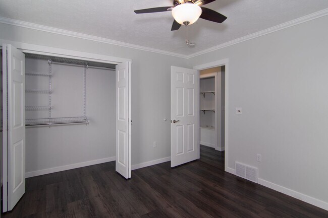 Building Photo - **Coming Soon** 3 Bed 2 Bath fully updated home adjacent to park & shopping