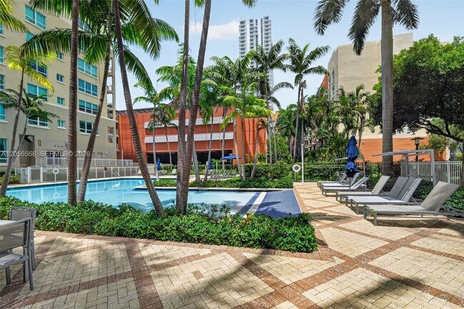 Building Photo - 2000 N Bayshore Dr
