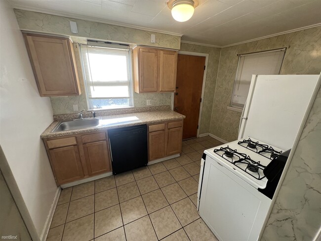 Primary Photo - 2 br, 1 bath 4plex - (Oakland)(pitt)(cmu)c...