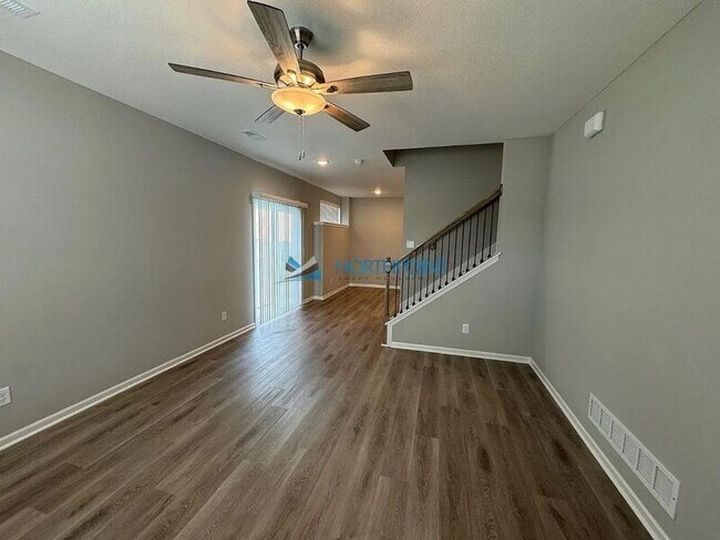 Building Photo - 905 Pampas St