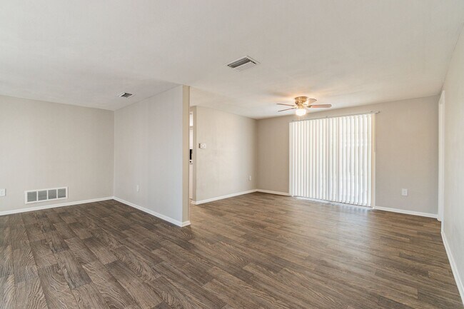 Building Photo - 3/2/1 in Port Richey