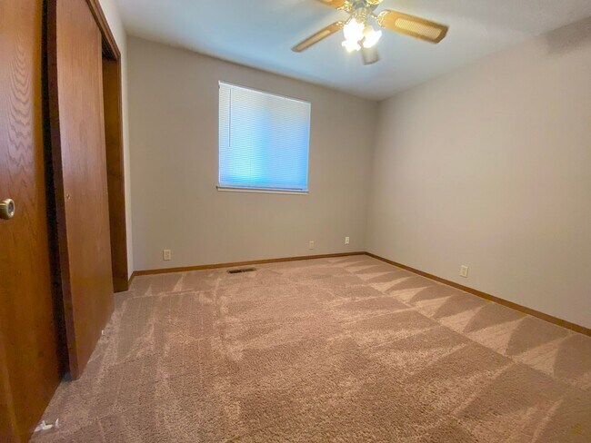 Building Photo - Great Location in Folsom-4 Bedroom Home!!