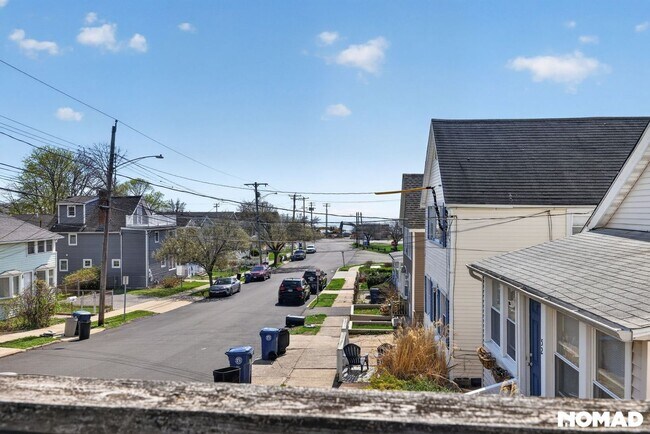 Building Photo - Charming 2BR Duplex in West Haven