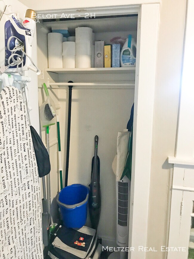 Building Photo - 411 Beloit Ave