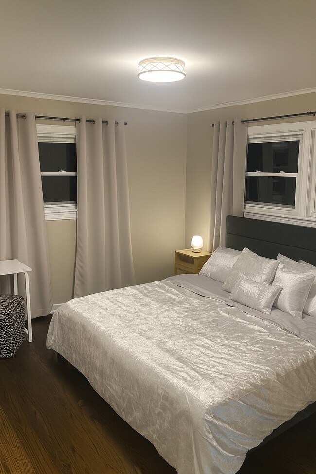 Building Photo - 9127 Central Ave