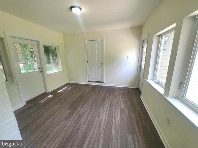 Building Photo - 161 Cooper Rd