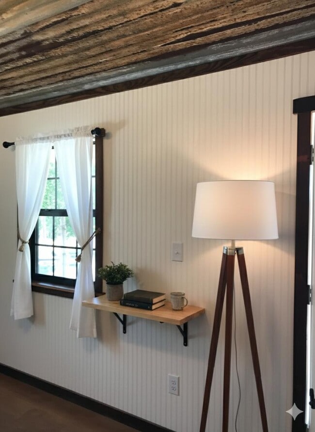 Building Photo - 601 Live Oak St