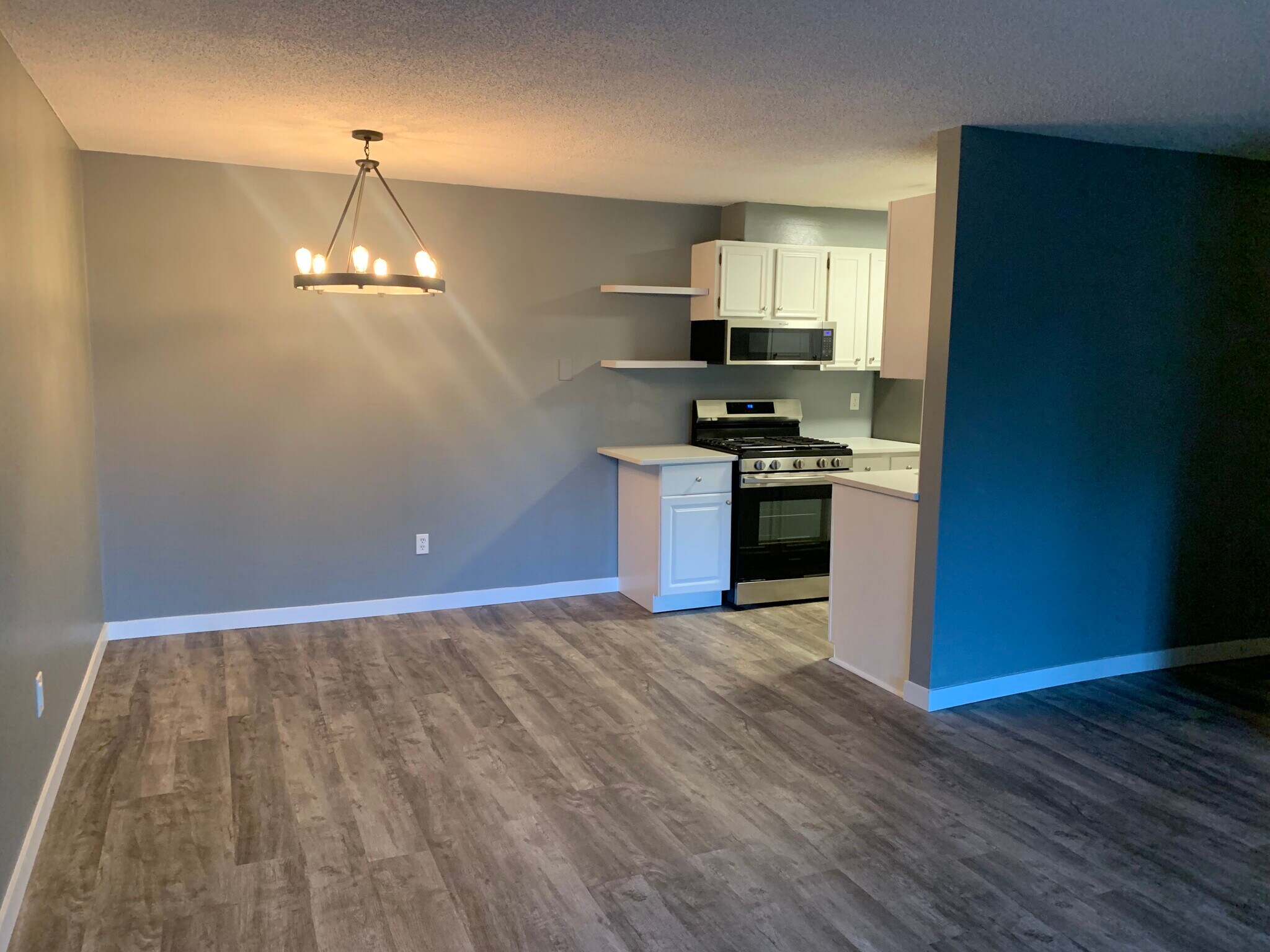 Dining area - 4820 Park Commons Dr