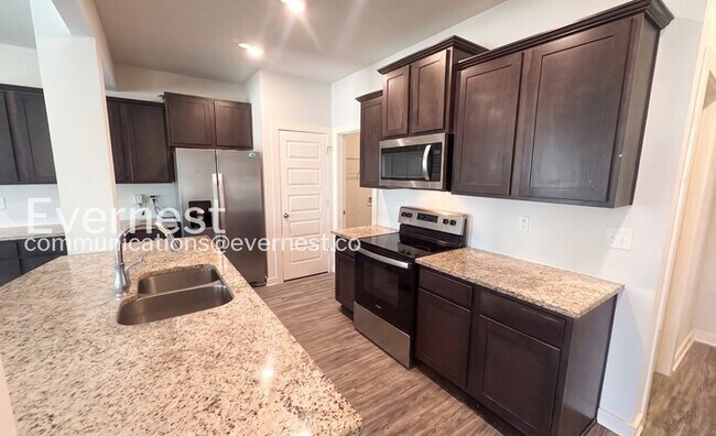Building Photo - 4 Bed, 3 Bath Home with Garage / Pet-Friendly / Available Now!