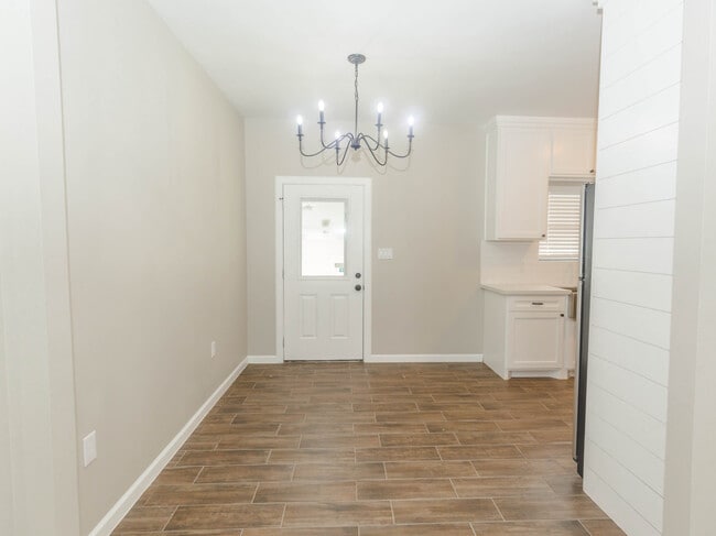 Building Photo - 477 Arboleda Ln