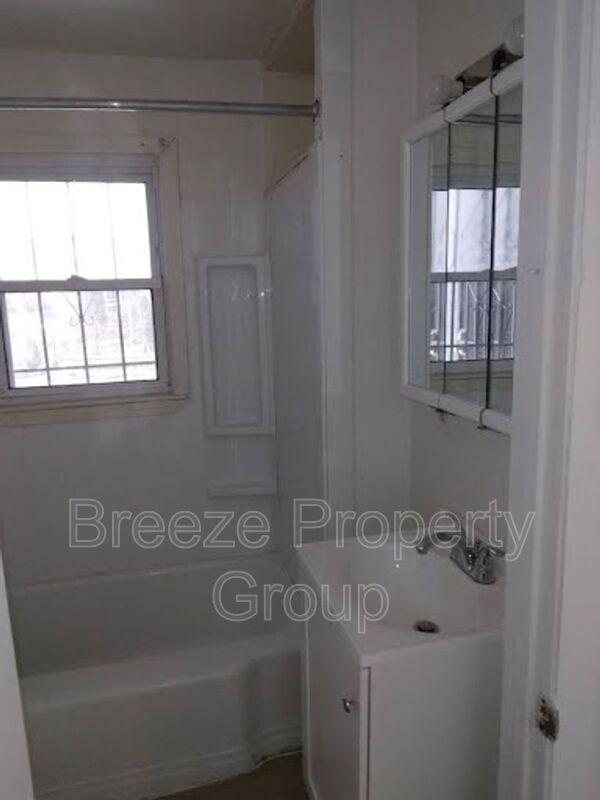 Building Photo - 3405 Beaumont Dr