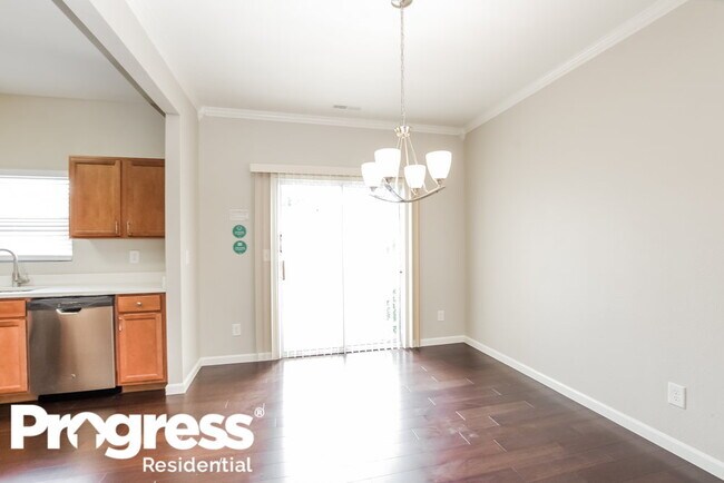 Building Photo - 910 Willow Wind Dr