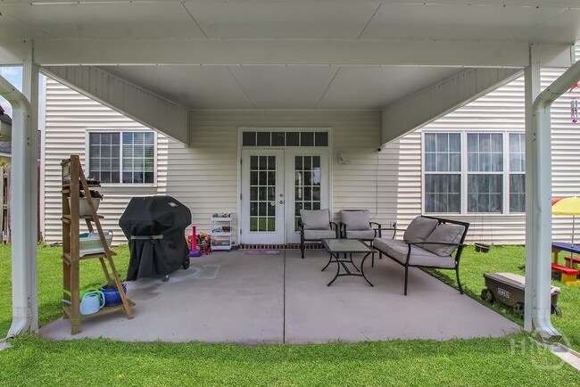Building Photo - 721 Canyon Dr