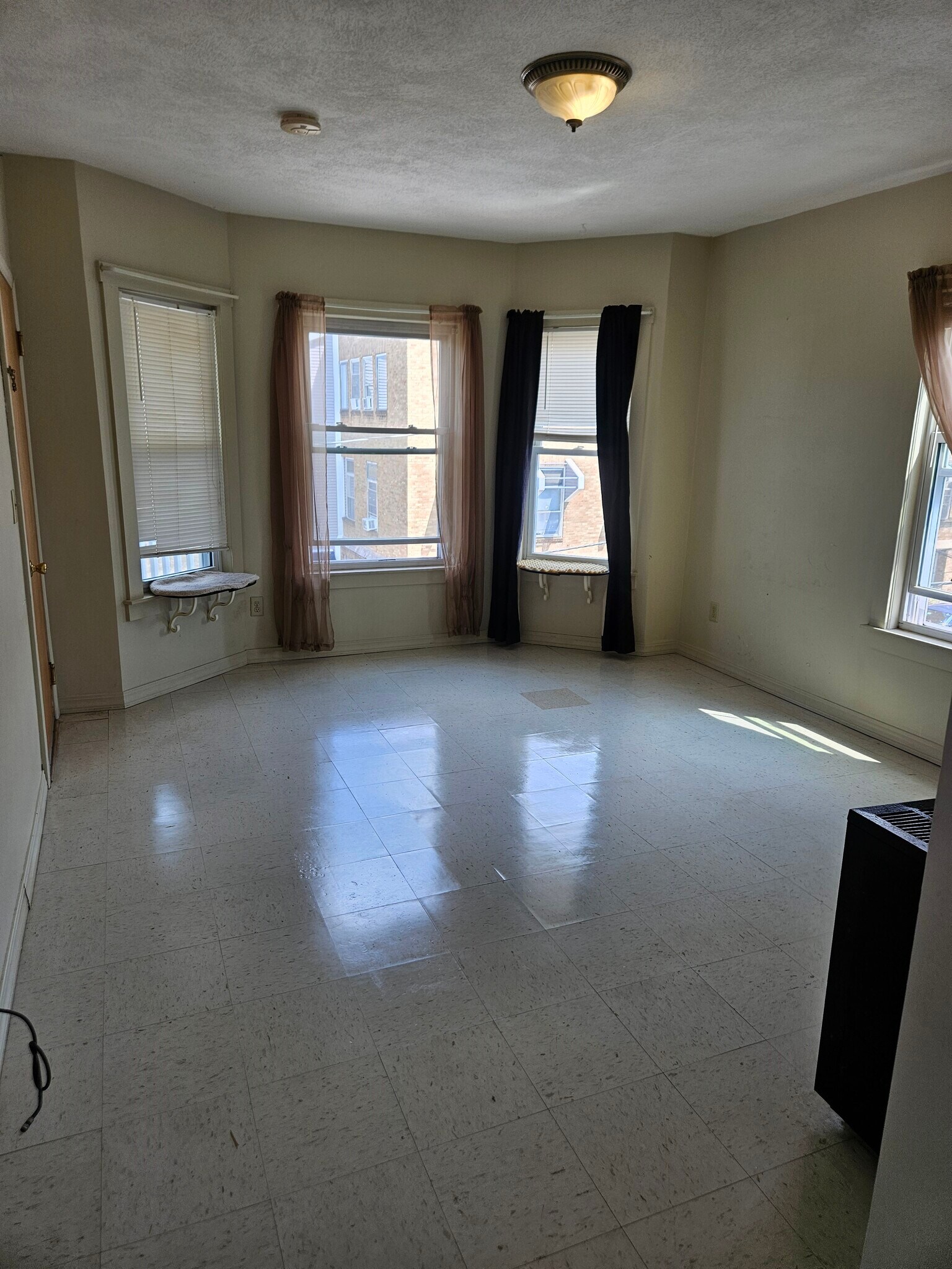 Building Photo - 56 Laval St