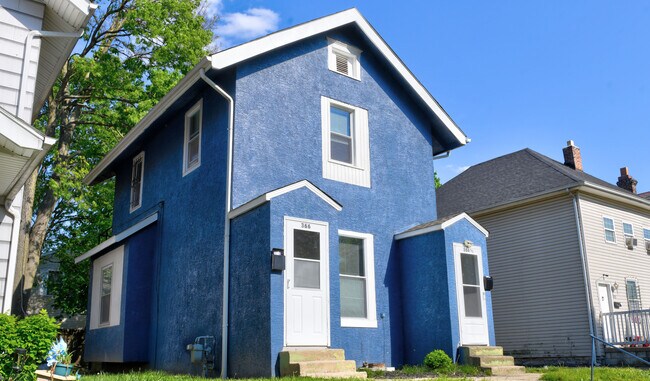 Building Photo - 366 Wrexham Ave