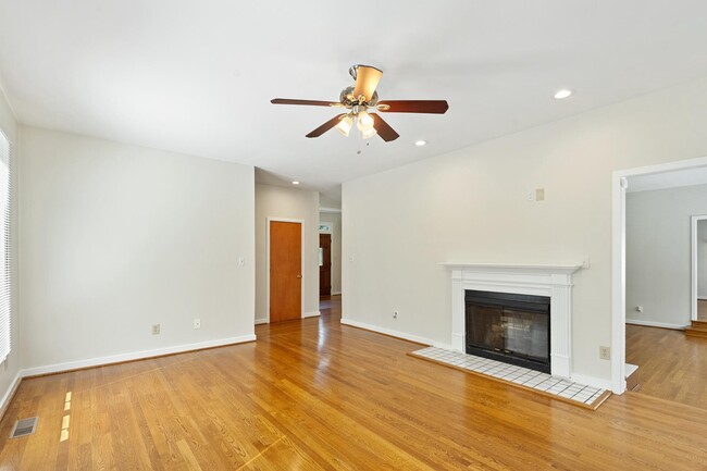 Building Photo - 445 Springvale Rd