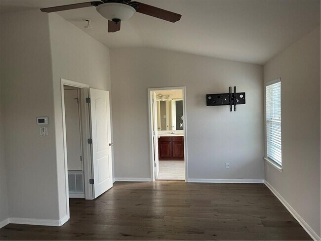 Building Photo - 1718 Woodvista Pl