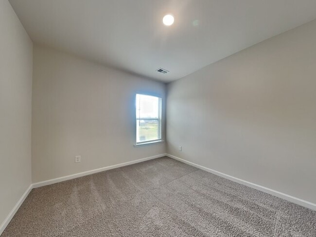 Building Photo - 118 Bent Holly Dr