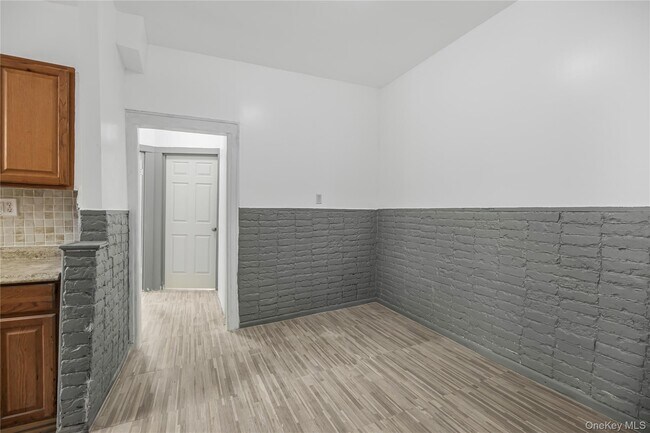Building Photo - 1260 Evergreen Ave