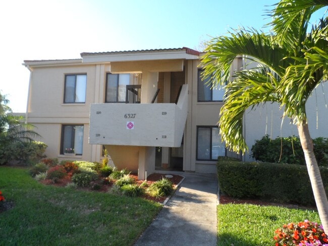 Building Photo - FURNISHED 2/2 GOLF COURSE  6 MONTH RENTAL APR. 29 - OCT. 31, 2026