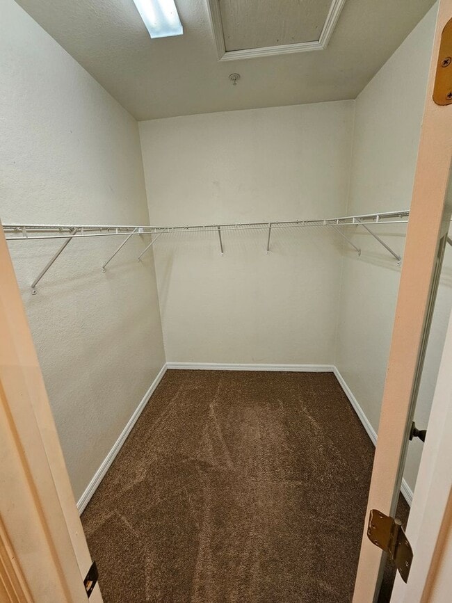 Building Photo - 2/2 ( Eagle Trace) Charming, updated townhome