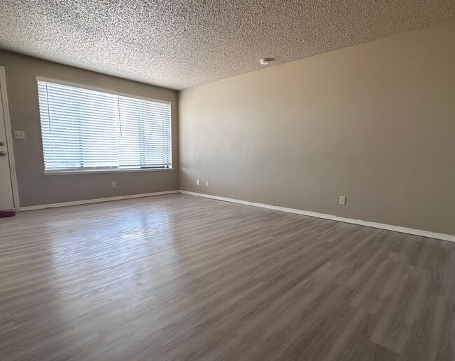 Building Photo - RD T 21-734