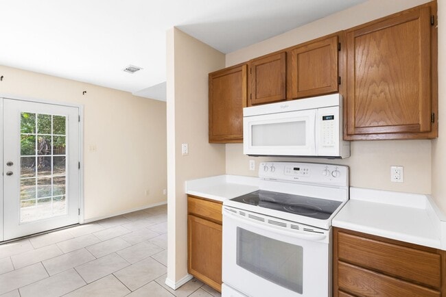 Building Photo - Charming 2-Bedroom Home in Boerne, Texas: ...