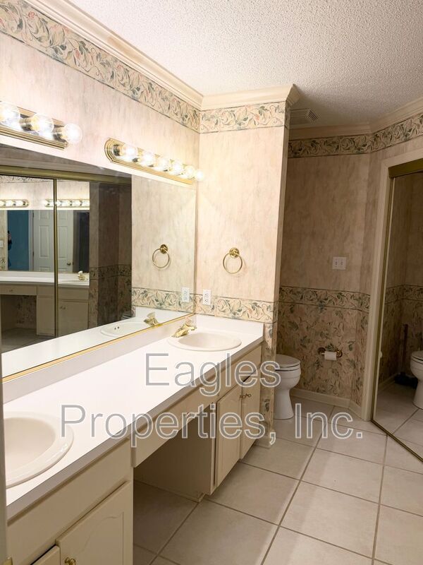 Building Photo - 107 Roundtree Ln