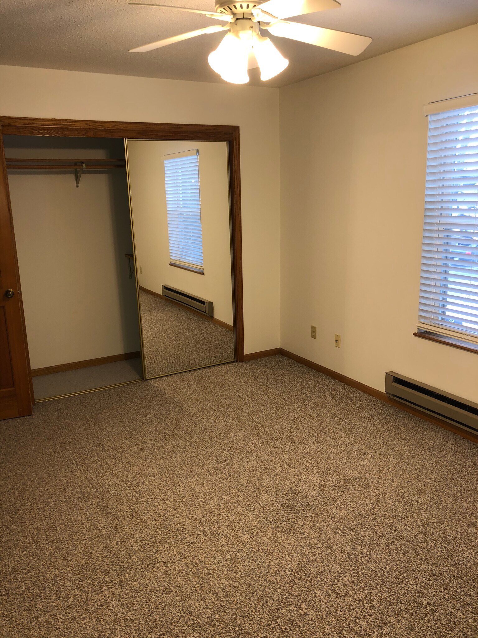 Building Photo - 1929 Victory St