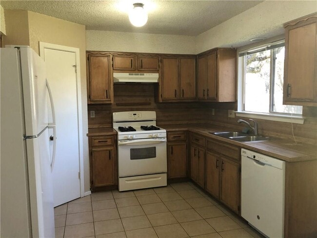 Building Photo - 6211 Sunkist Ln