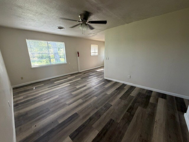 Building Photo - 704 SE 41st St