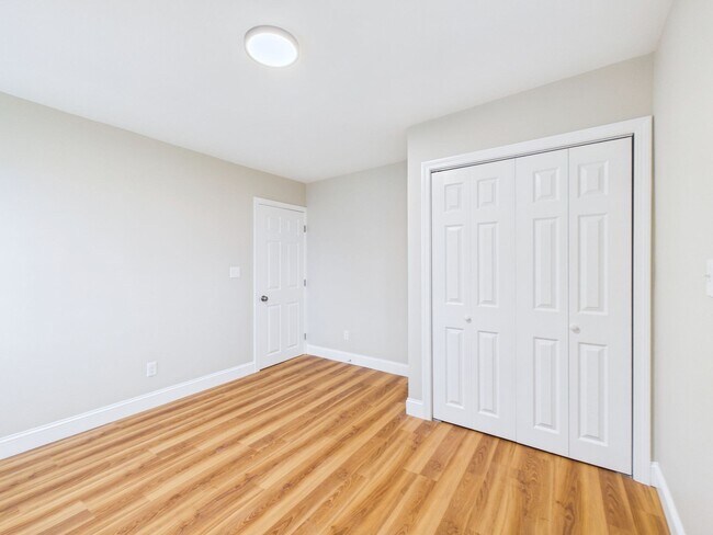 Building Photo - 715 Newhall St