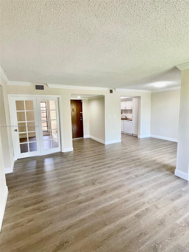Building Photo - 9015 SW 125th Ave