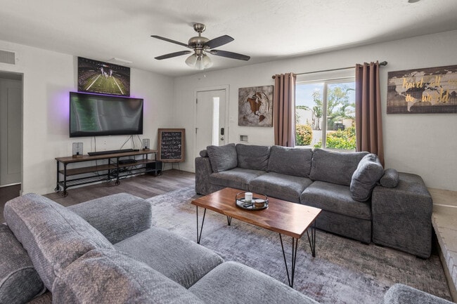 Building Photo - 3846 N 14th Ave