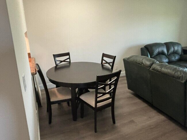 Building Photo - 2668 Garden Dr N