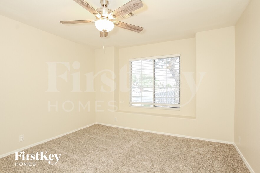 Building Photo - 6396 N 81st Dr