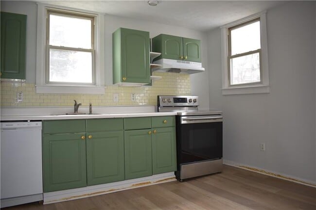 Building Photo - 111 Dewey St