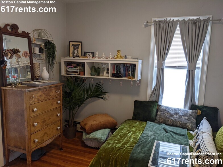 Building Photo - 113 3rd St