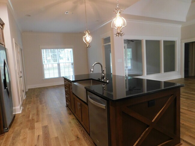 Building Photo - Grove Point Beauty